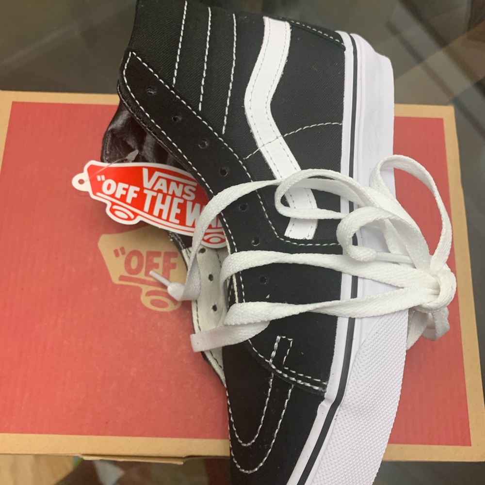 VANS - Picture 3 of 6